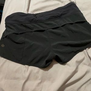 black lululemon speed ups 2.5 low rise
